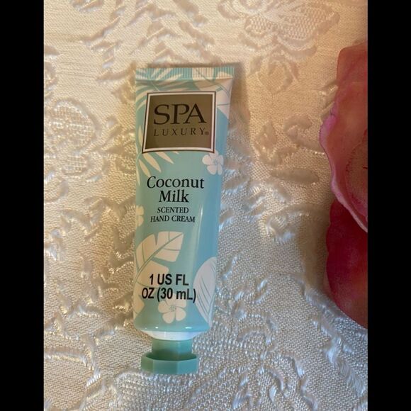 🛍Spa Luxury Hand Cream Therapy Set Rose and Vanilla & coconut Milk Scented - Picture 4 of 8